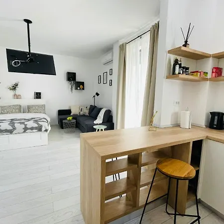 Pineapple/lovely Studio With Patio Apartament