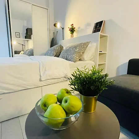 Pineapple/lovely Studio With Patio Apartment *