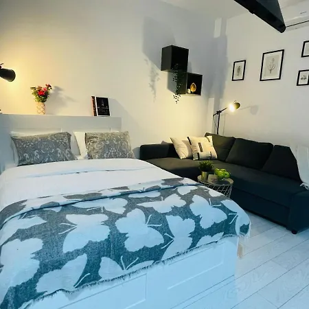 Pineapple/lovely Studio With Patio * Bukareszt